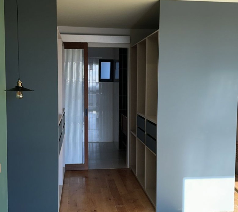 Piso de madera vs. piso laminado: diferencias, precio y durabilidad